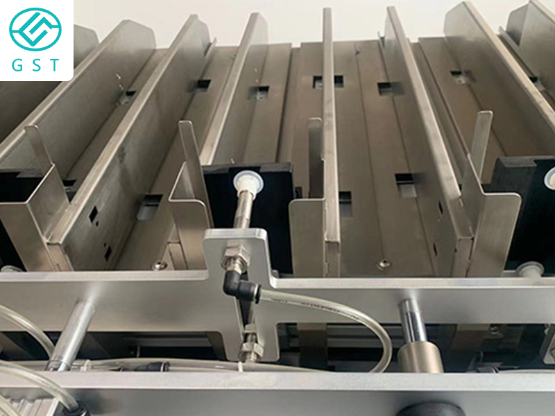 若何把稳面膜灌装封口机的安全卫生?